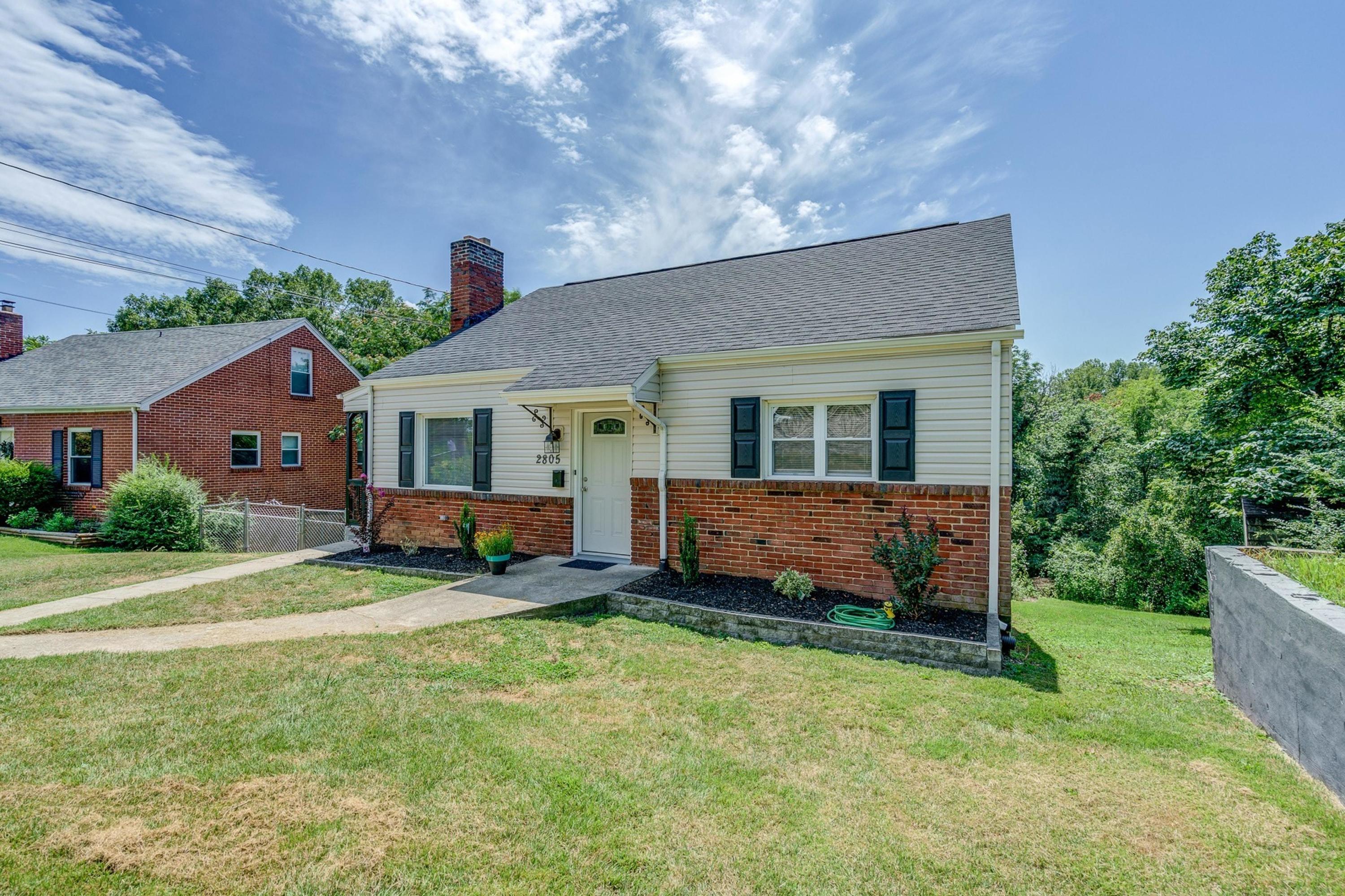 2805 Tillett Road Southwest Roanoke, VA 24015 - Photo 3 of 31 003-323153-2805 Tillett Road Southwest 0