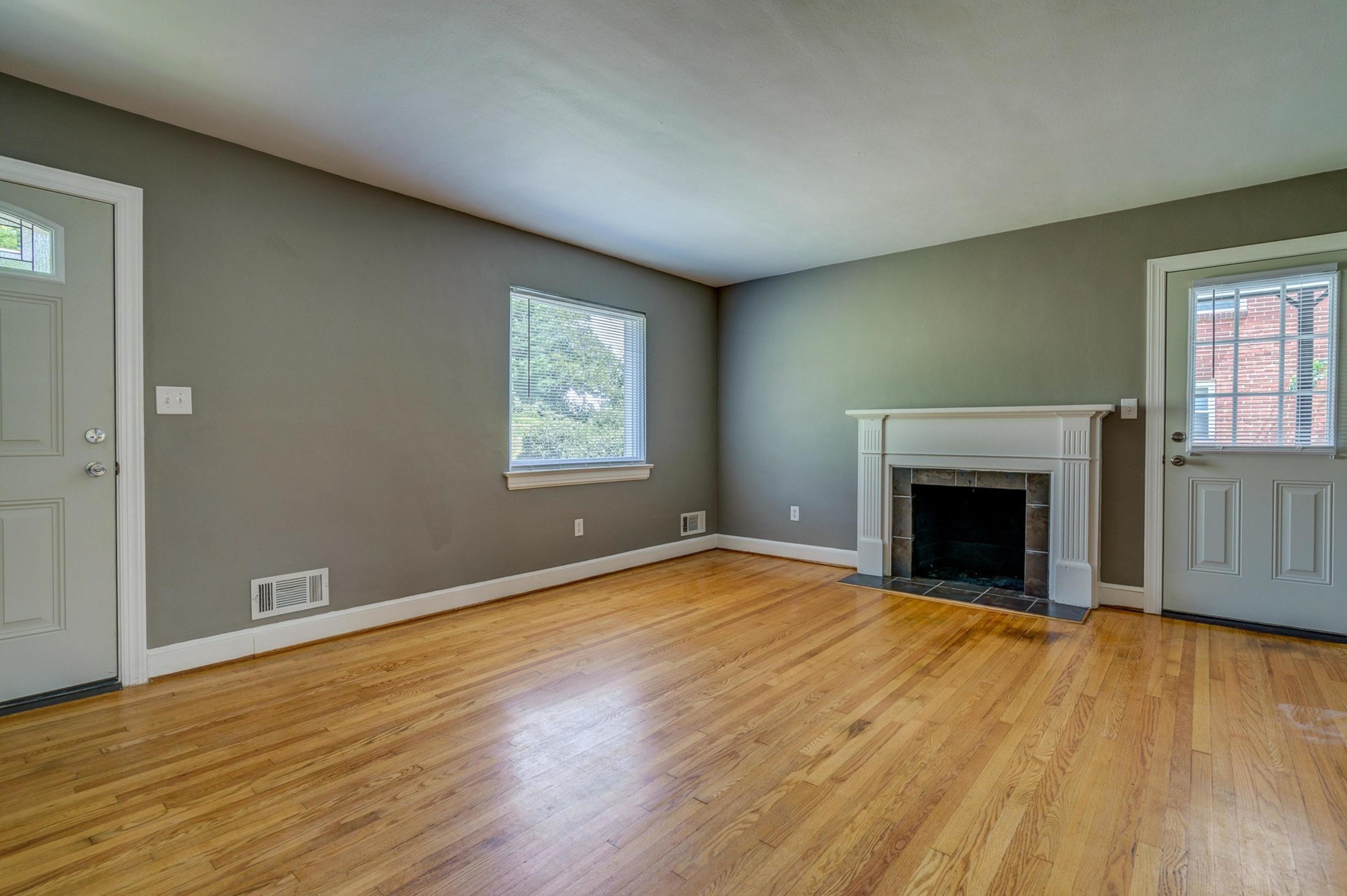 2805 Tillett Road Southwest Roanoke, VA 24015 - Photo 5 of 31 005-323153-2805 Tillett Road Southwest 0