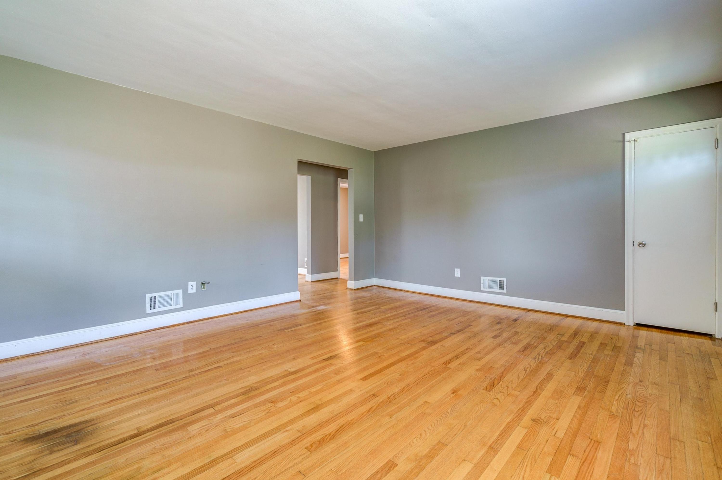 2805 Tillett Road Southwest Roanoke, VA 24015 - Photo 6 of 31 006-323153-2805 Tillett Road Southwest 0