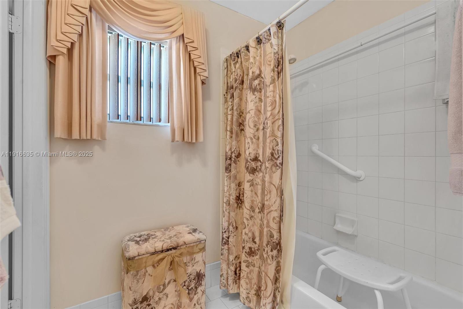 6402 Southwest 113th Avenue Miami, FL 33173 - Photo 15 of 72