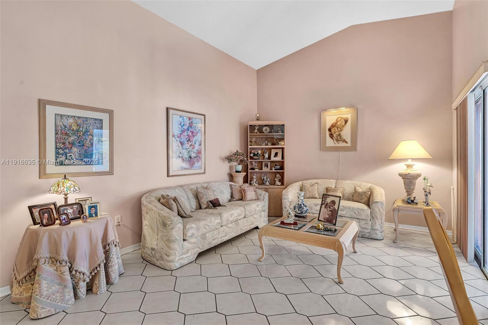 6402 Southwest 113th Avenue Miami, FL 33173 - Photo 20 of 72