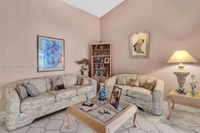 $590,000 | 6402 Southwest 113th Avenue, Miami, FL 33173