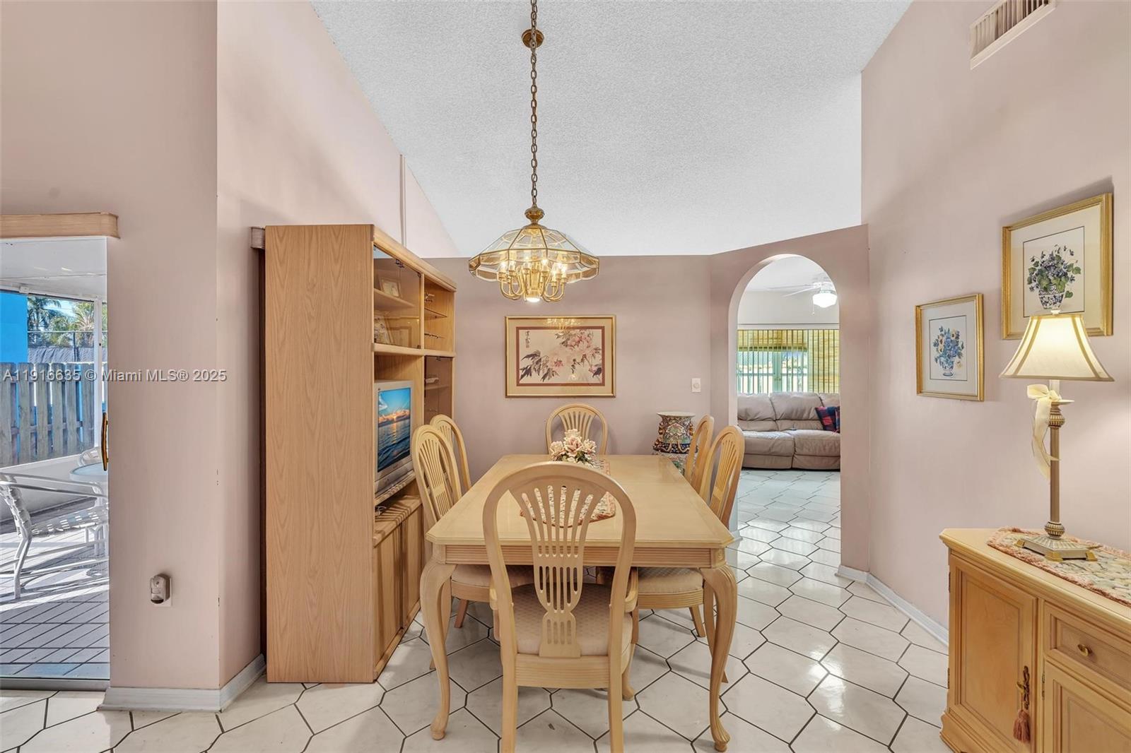 6402 Southwest 113th Avenue Miami, FL 33173 - Photo 37 of 72