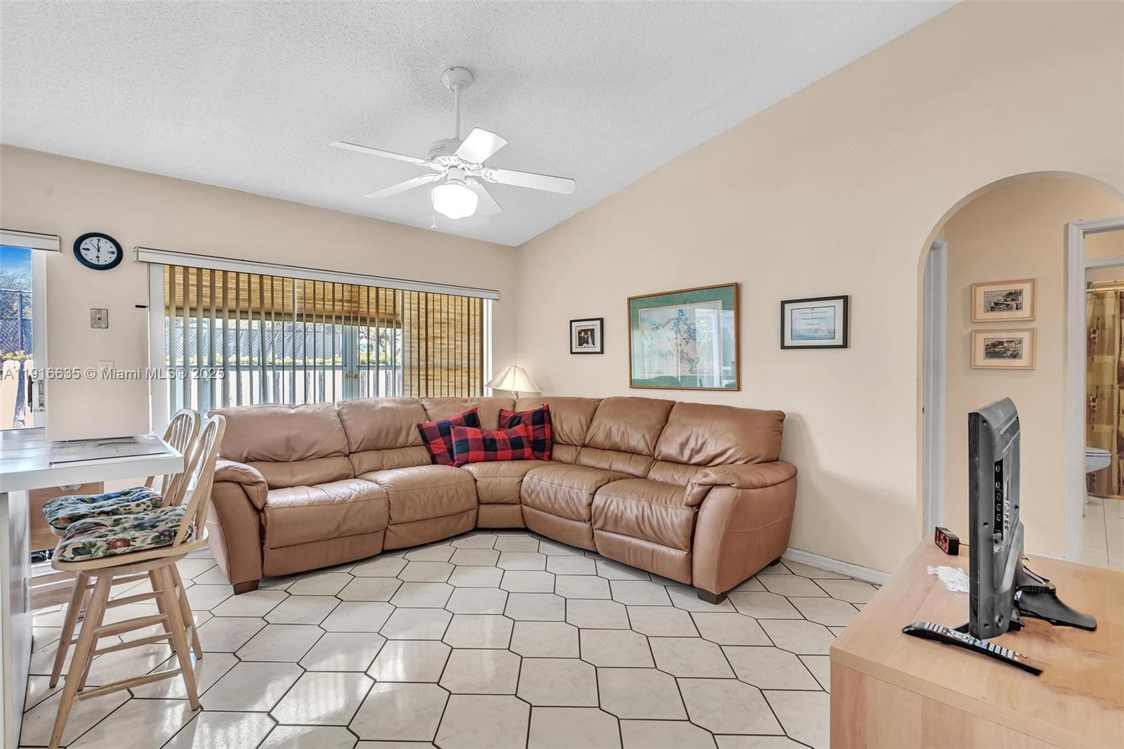 6402 Southwest 113th Avenue Miami, FL 33173 - Photo 38 of 72