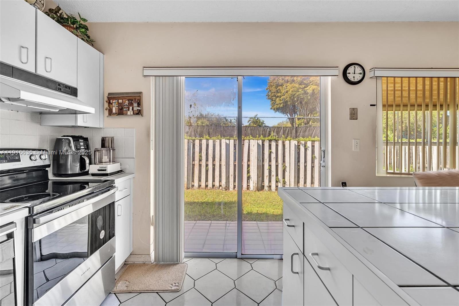 6402 Southwest 113th Avenue Miami, FL 33173 - Photo 43 of 72