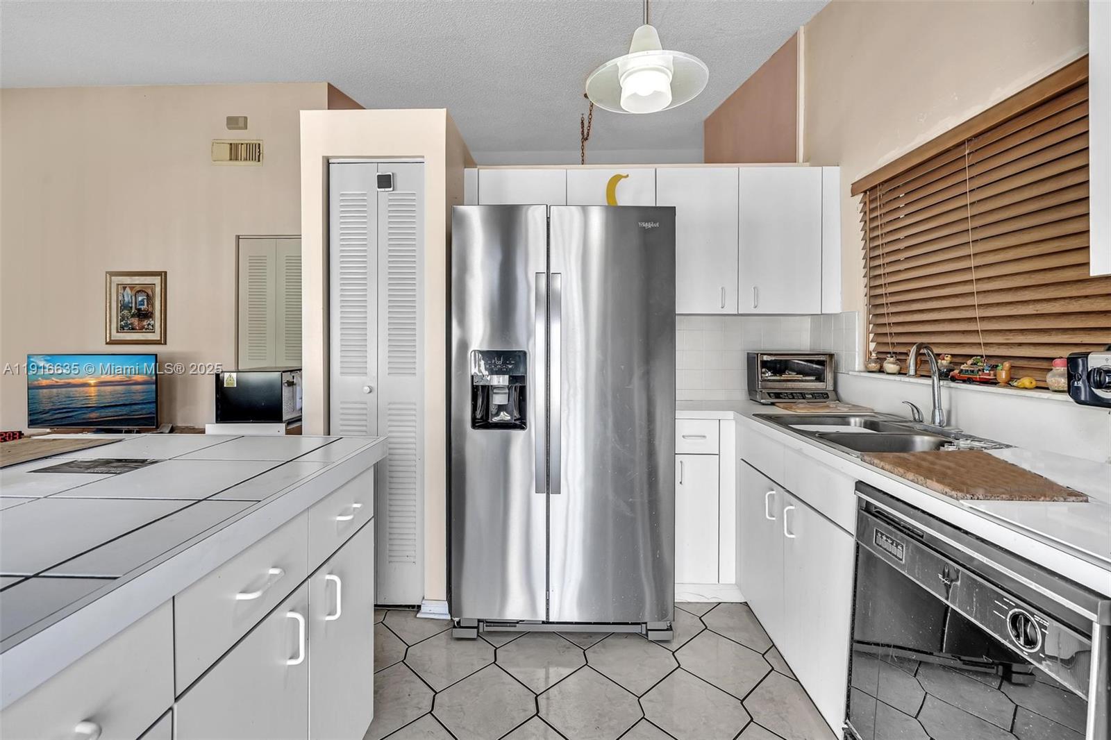 6402 Southwest 113th Avenue Miami, FL 33173 - Photo 44 of 72