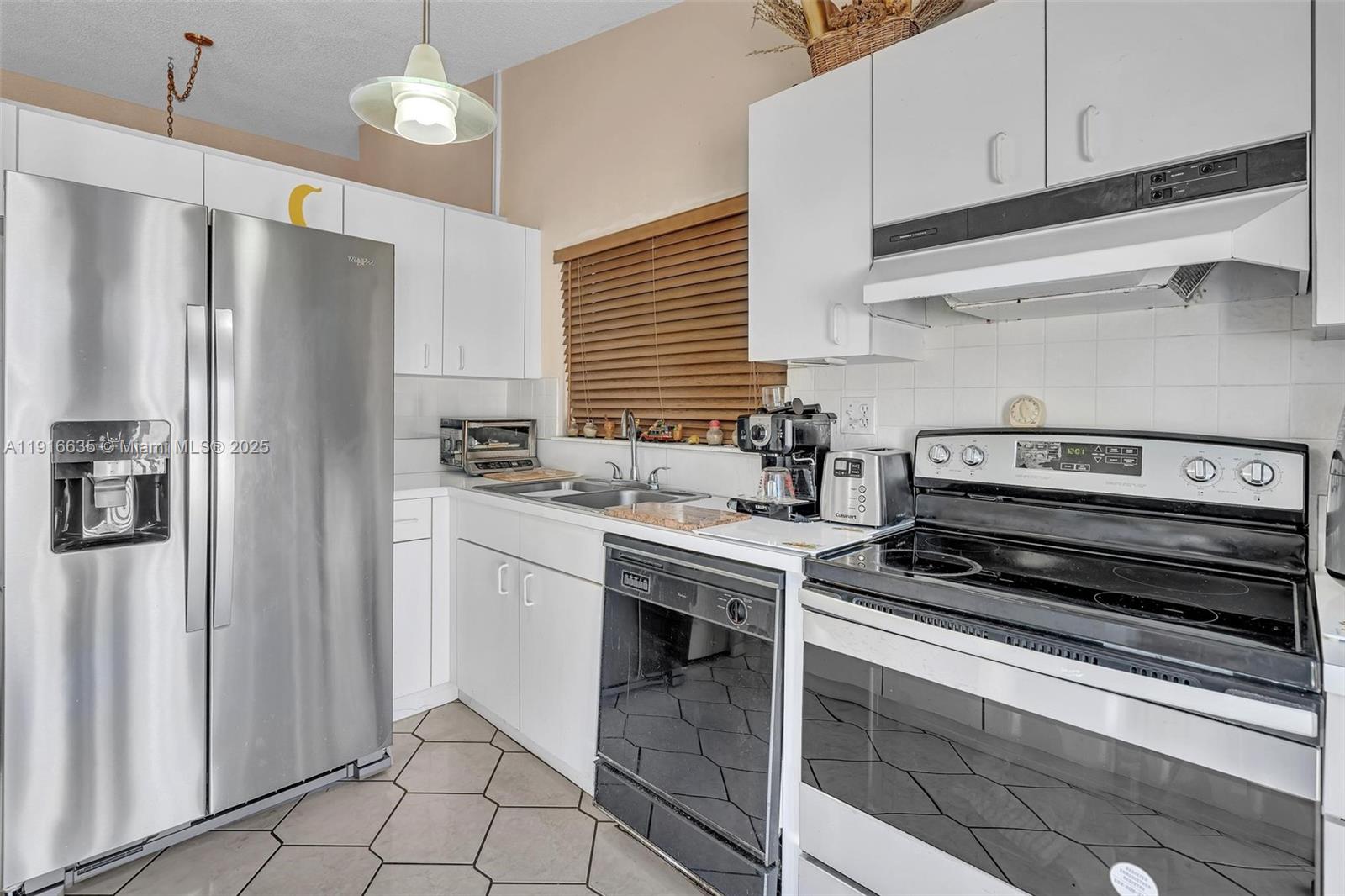 6402 Southwest 113th Avenue Miami, FL 33173 - Photo 45 of 72