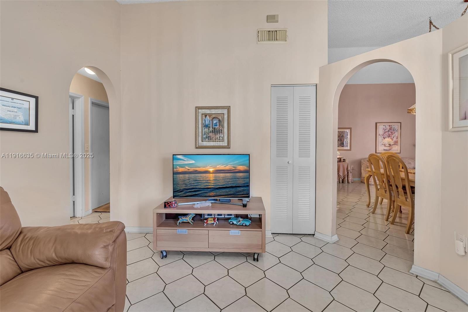 6402 Southwest 113th Avenue Miami, FL 33173 - Photo 46 of 72