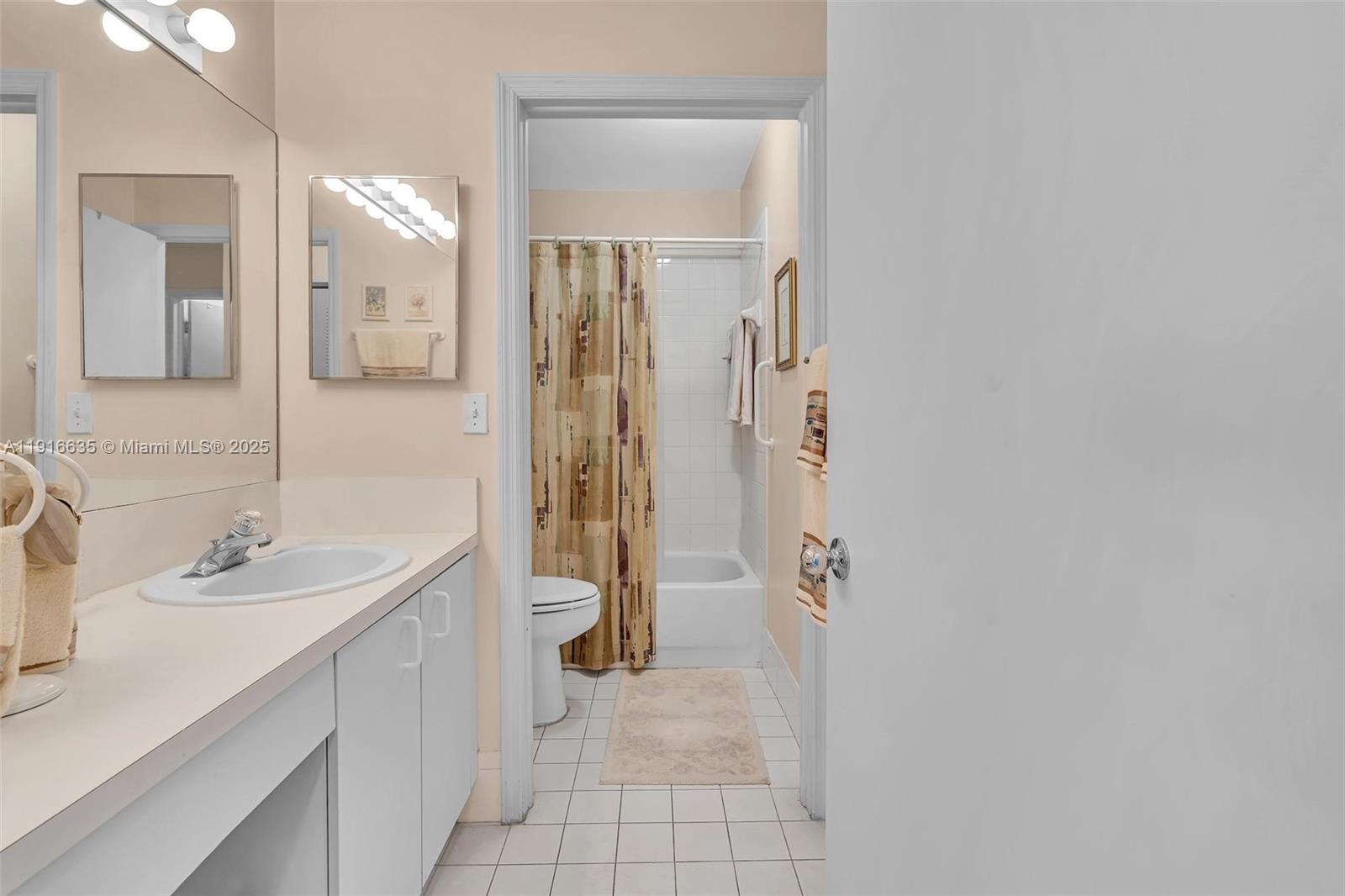 6402 Southwest 113th Avenue Miami, FL 33173 - Photo 49 of 72