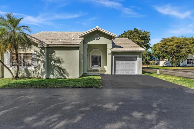 $590,000 | 6402 Southwest 113th Avenue, Miami, FL 33173