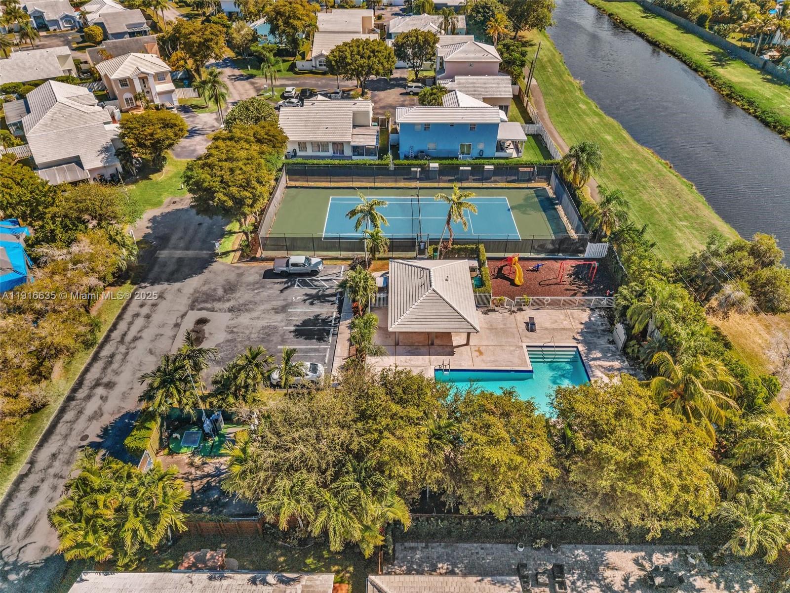 6402 Southwest 113th Avenue Miami, FL 33173 - Photo 63 of 72