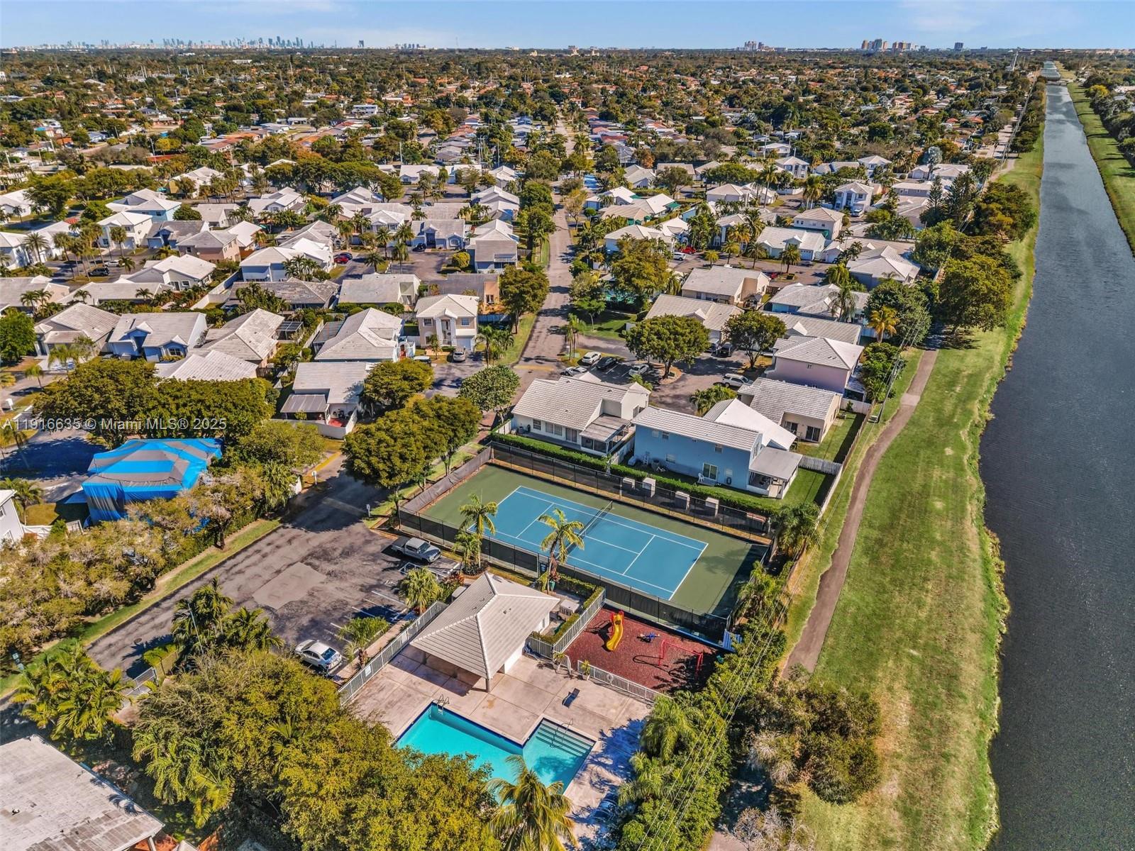 6402 Southwest 113th Avenue Miami, FL 33173 - Photo 64 of 72