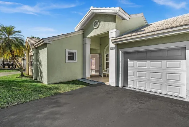 $590,000 | 6402 Southwest 113th Avenue, Miami, FL 33173