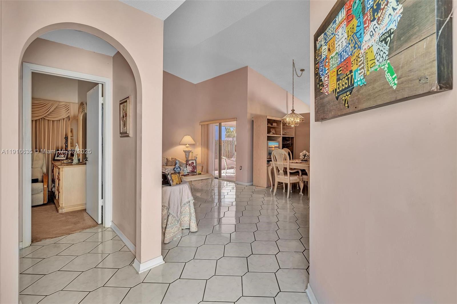 6402 Southwest 113th Avenue Miami, FL 33173 - Photo 9 of 72