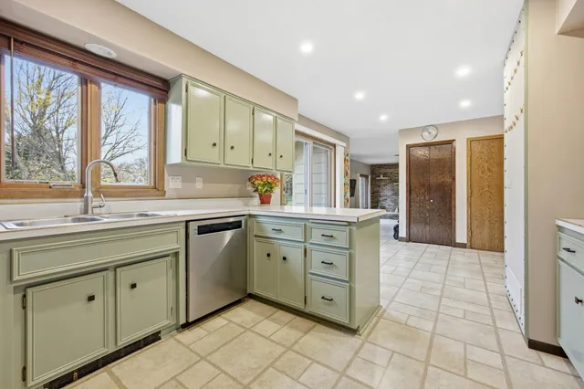 $514,900 | 21 35th Avenue Northeast, Fargo, ND 58102