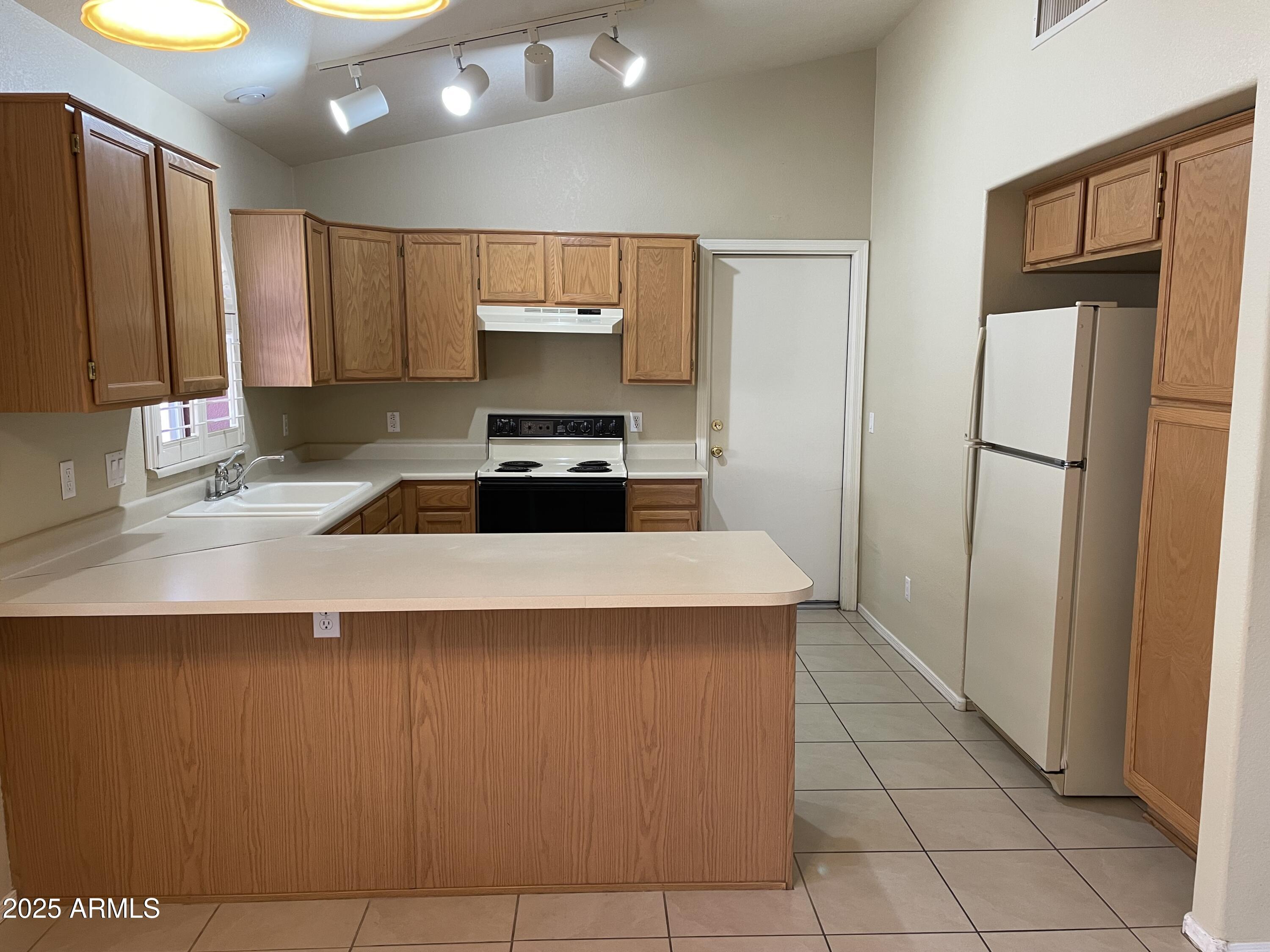 8949 West Kathleen Road Peoria, AZ 85382 - Photo 7 of 28