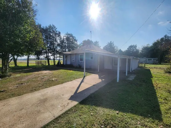a view of a house with a yard