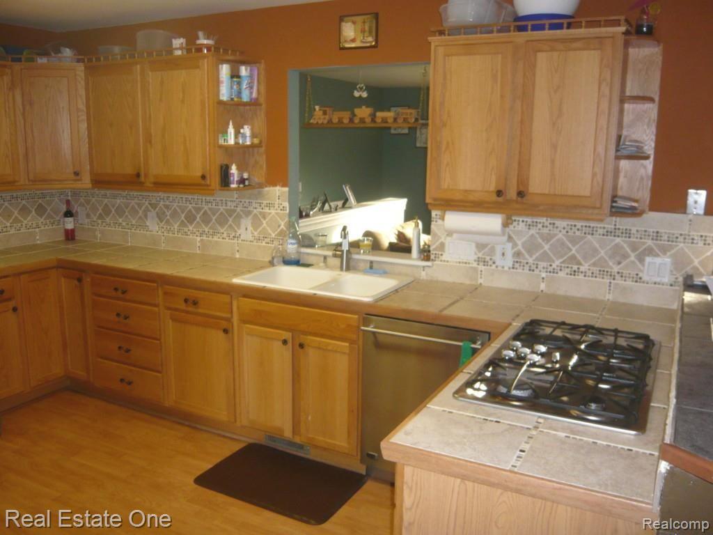 2443 Burke Road Fowlerville, MI 48836 - Photo 4 of 24 Kitchen Burke 2.jpg