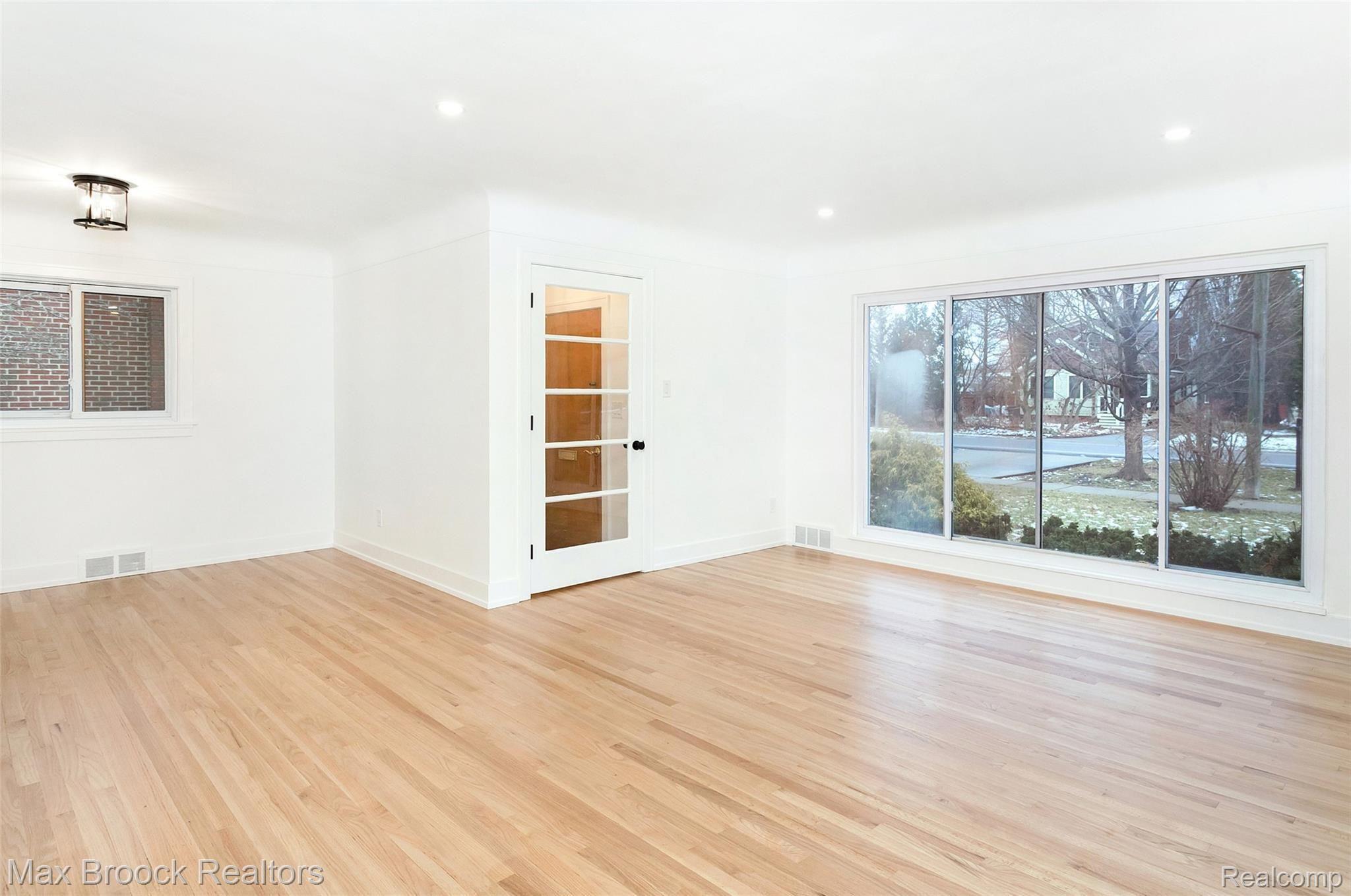 18346 Beverly Road Franklin, MI 48025 - Photo 6 of 36 Beverly-6.jpg