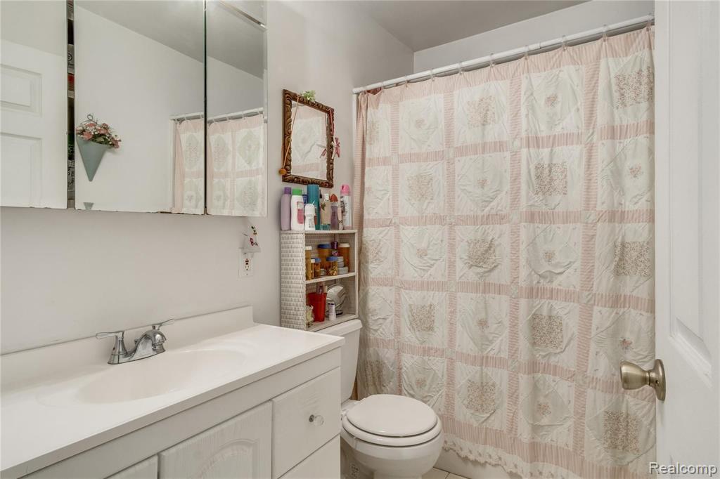 1189 Alton Road Flint, MI 48507 - Photo 8 of 16