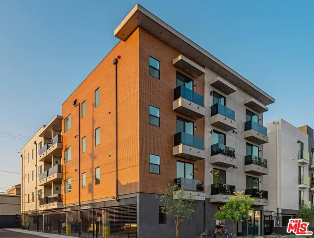 $3,625 | 10947 Hartsook Street, Unit 302, North Hollywood, CA 91601