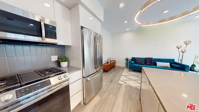 $3,625 | 10947 Hartsook Street, Unit 302, North Hollywood, CA 91601