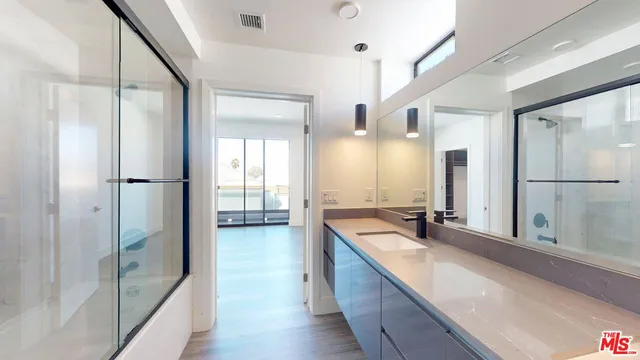 $3,625 | 10947 Hartsook Street, Unit 302, North Hollywood, CA 91601