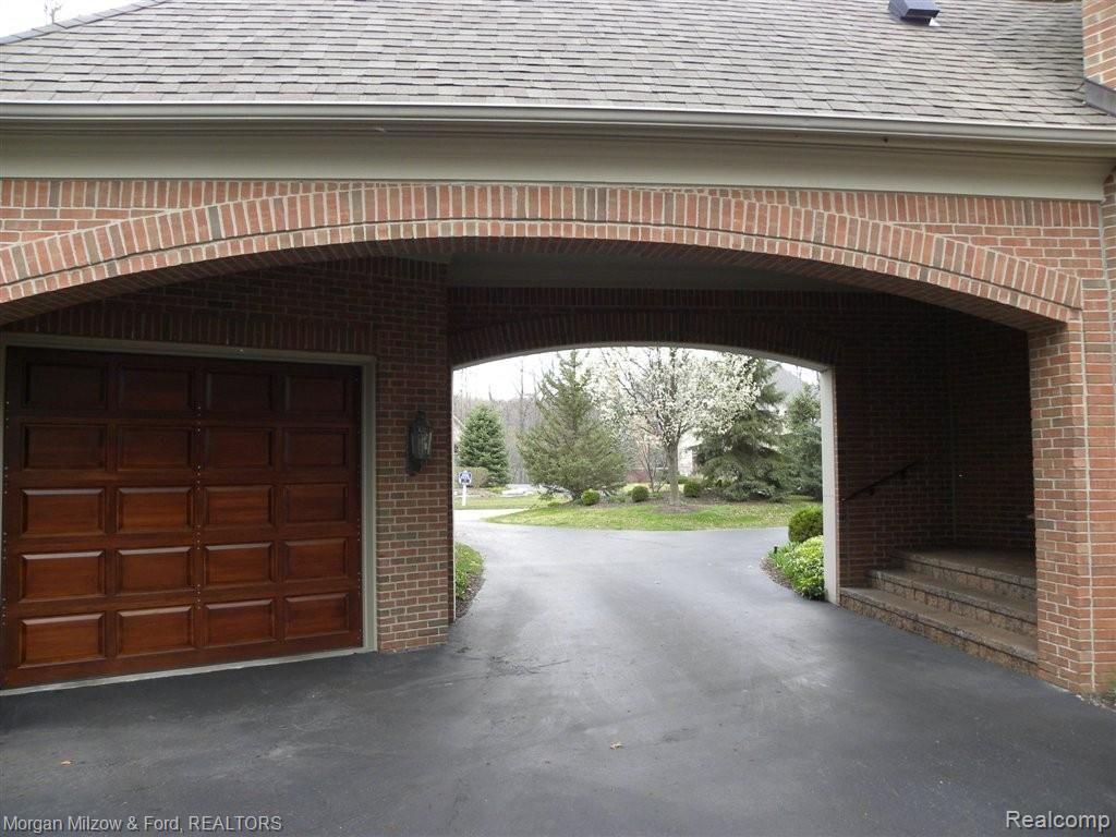 7110 Oak Ridge Court Clarkston, MI 48346 - Photo 3 of 23 Porte Cochere.jpg
