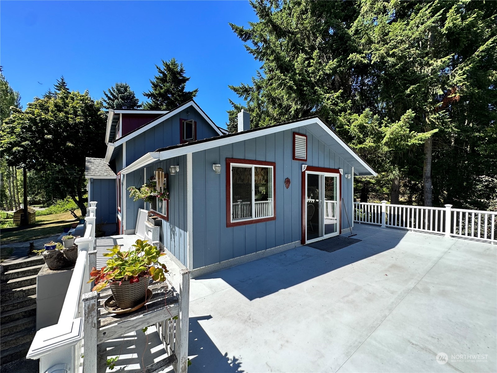 732 Gasman Road Port Angeles, WA 98362 - Photo 6 of 35 a front view of a house with a yard