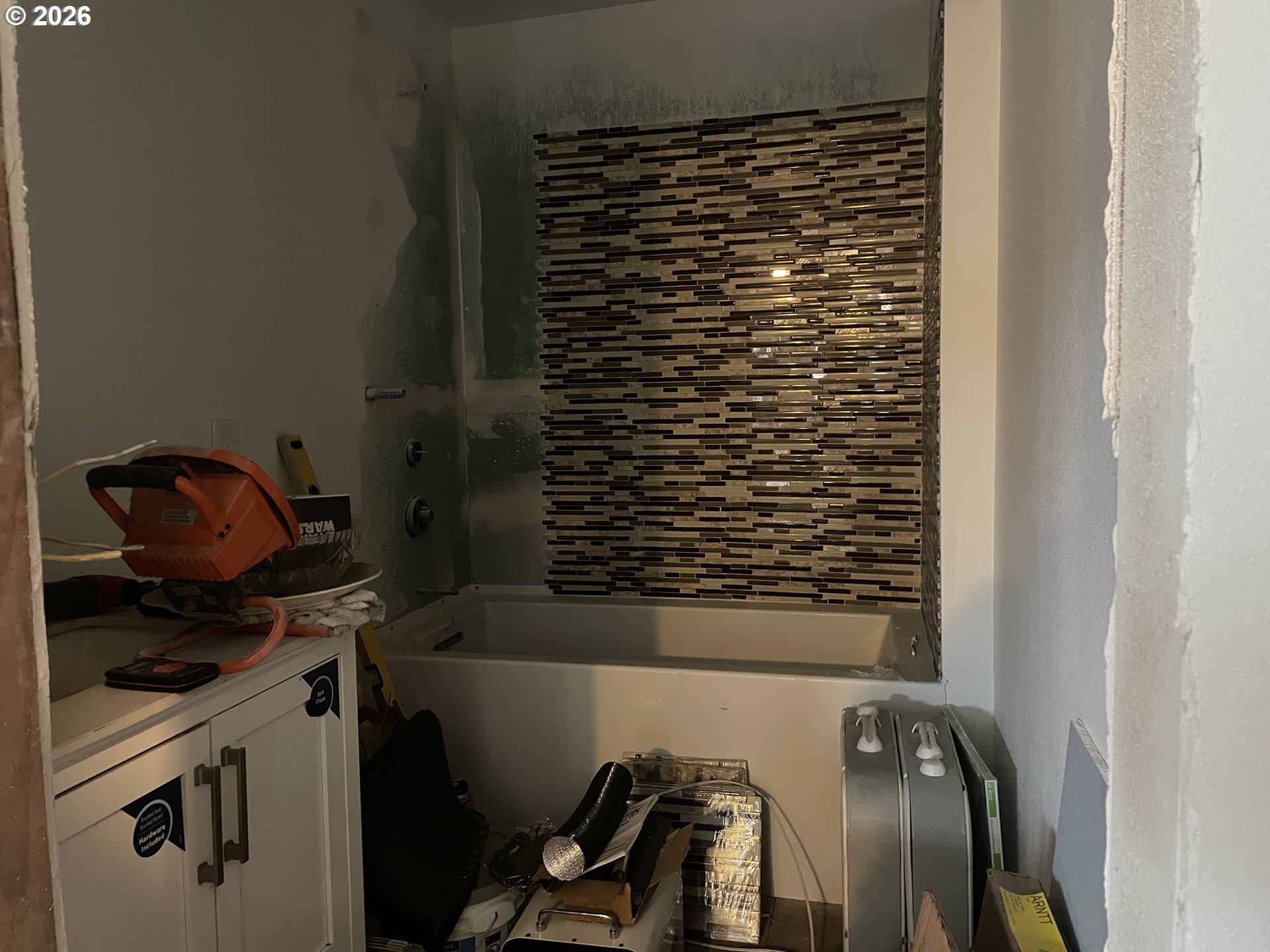 1006 5th Street Springfield, OR 97477 - Photo 20 of 43 a bathroom with a shower