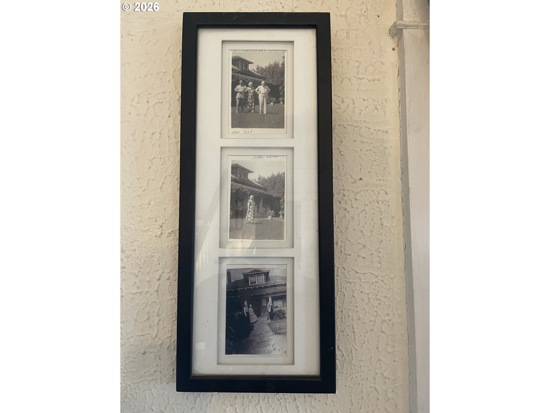 1006 5th Street Springfield, OR 97477 - Photo 2 of 43 a close up of a painting of a wall