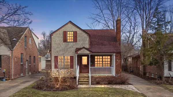 $350,000 | 1218 Roslyn Road, Grosse Pointe Woods, MI 48236