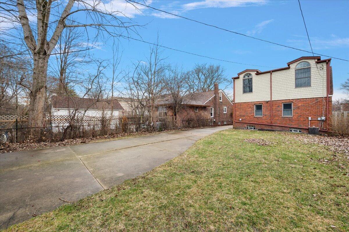 1218 Roslyn Road Grosse Pointe Woods, MI 48236 - Photo 11 of 57 11-1218 Roslyn Rd-11