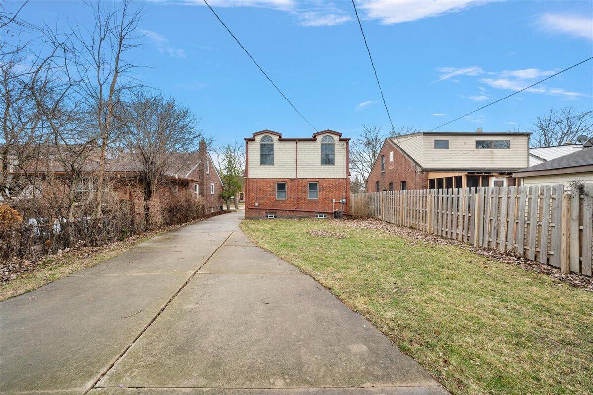 1218 Roslyn Road Grosse Pointe Woods, MI 48236 - Photo 12 of 57 12-1218 Roslyn Rd-12