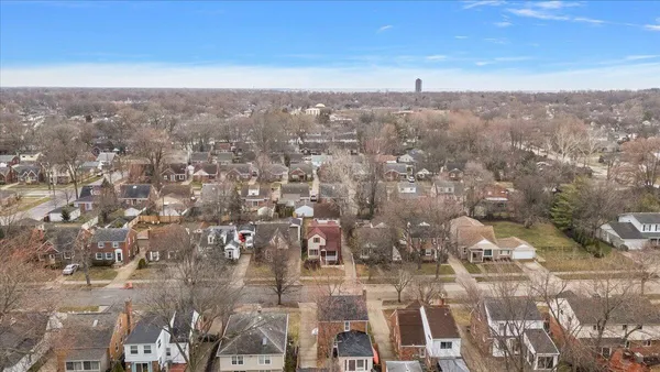 $350,000 | 1218 Roslyn Road, Grosse Pointe Woods, MI 48236