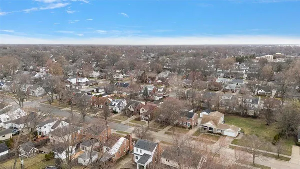 $350,000 | 1218 Roslyn Road, Grosse Pointe Woods, MI 48236