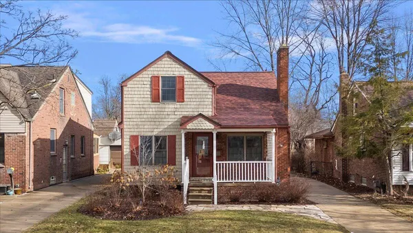 $350,000 | 1218 Roslyn Road, Grosse Pointe Woods, MI 48236