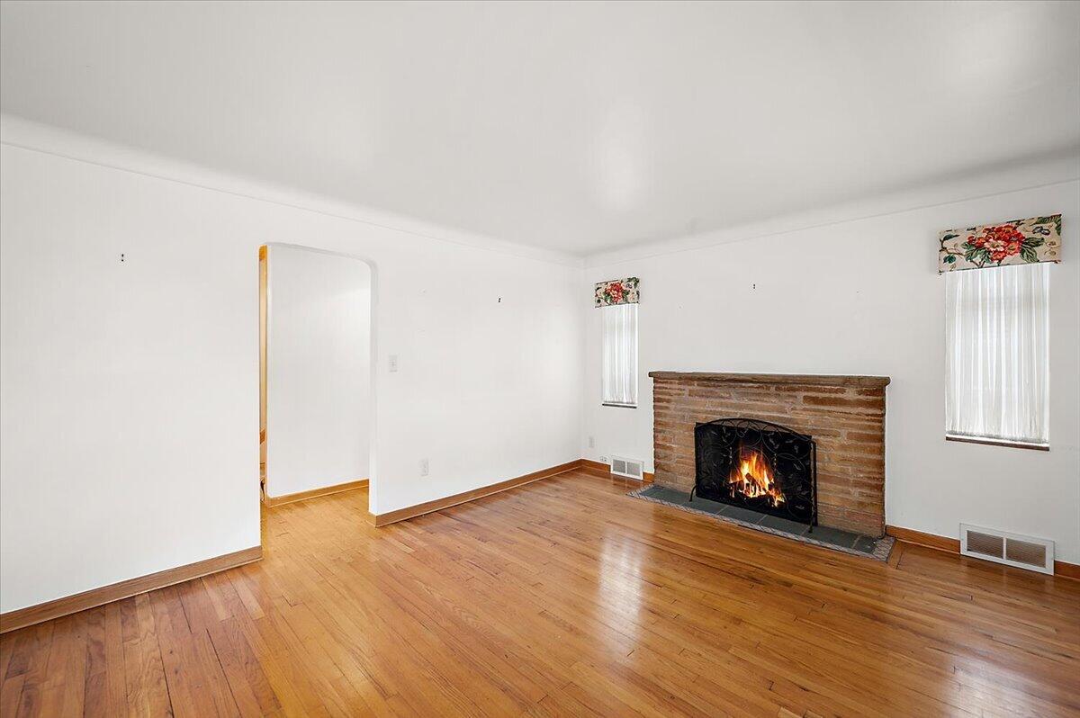 1218 Roslyn Road Grosse Pointe Woods, MI 48236 - Photo 24 of 57 24-1218 Roslyn Rd-24