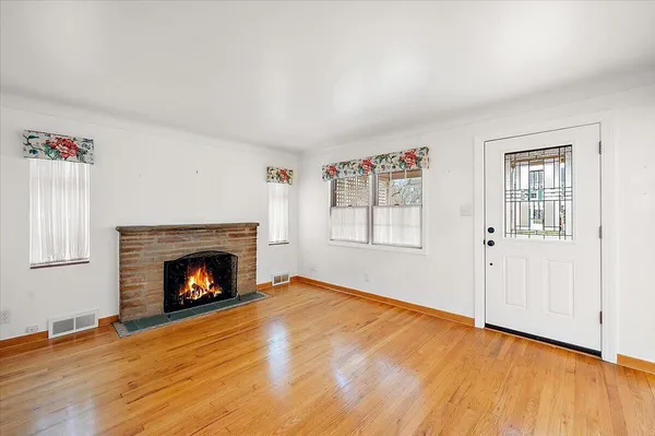 $350,000 | 1218 Roslyn Road, Grosse Pointe Woods, MI 48236