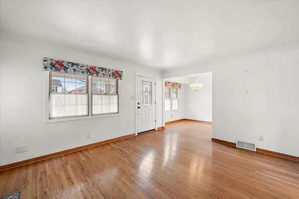 $350,000 | 1218 Roslyn Road, Grosse Pointe Woods, MI 48236