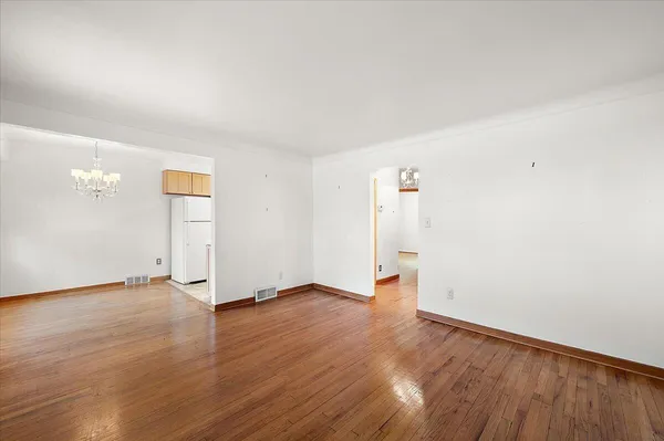 $350,000 | 1218 Roslyn Road, Grosse Pointe Woods, MI 48236