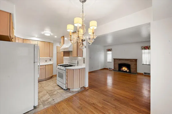 $350,000 | 1218 Roslyn Road, Grosse Pointe Woods, MI 48236