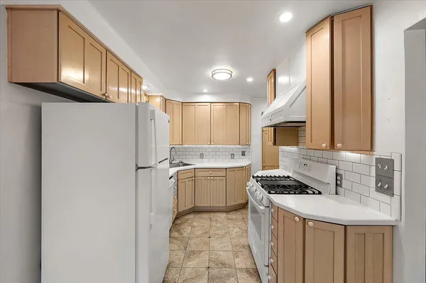 $350,000 | 1218 Roslyn Road, Grosse Pointe Woods, MI 48236