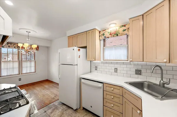 $350,000 | 1218 Roslyn Road, Grosse Pointe Woods, MI 48236