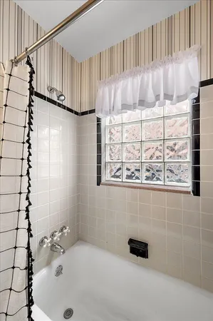 $350,000 | 1218 Roslyn Road, Grosse Pointe Woods, MI 48236