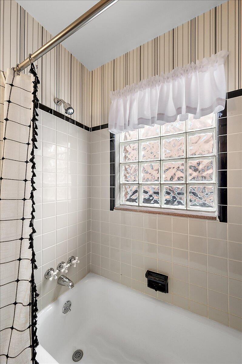 1218 Roslyn Road Grosse Pointe Woods, MI 48236 - Photo 38 of 57 38-1218 Roslyn Rd-38