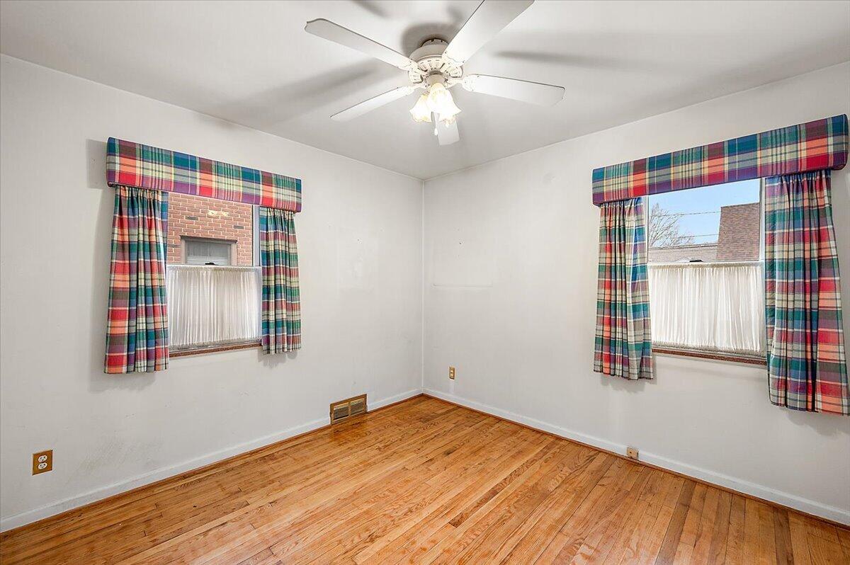 1218 Roslyn Road Grosse Pointe Woods, MI 48236 - Photo 39 of 57 39-1218 Roslyn Rd-39