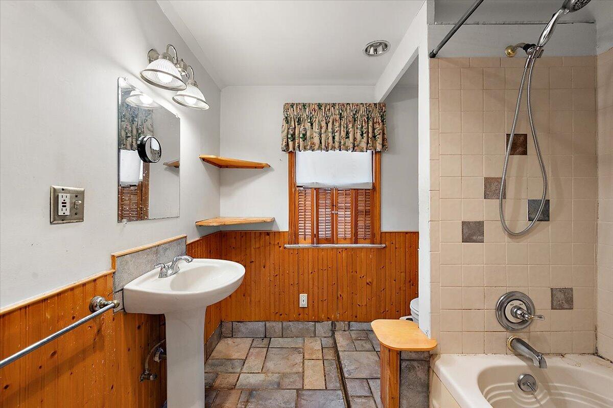 1218 Roslyn Road Grosse Pointe Woods, MI 48236 - Photo 45 of 57 45-1218 Roslyn Rd-45