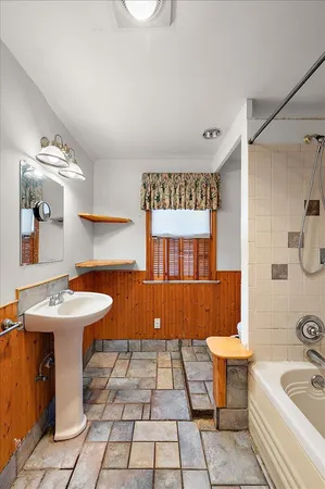 $350,000 | 1218 Roslyn Road, Grosse Pointe Woods, MI 48236