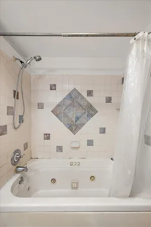 $350,000 | 1218 Roslyn Road, Grosse Pointe Woods, MI 48236